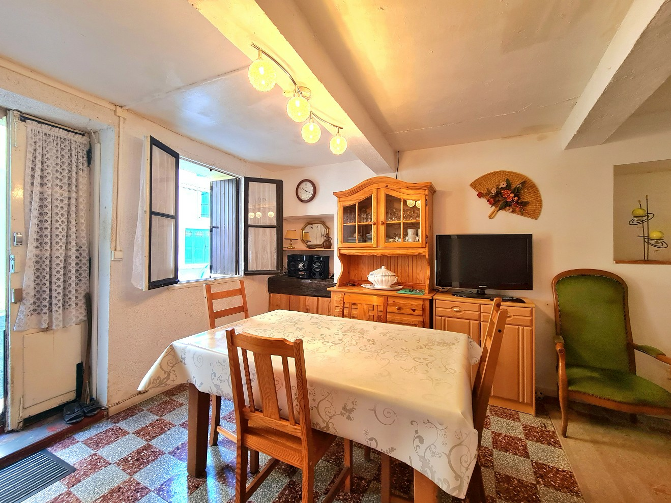 4-bedroom House In Autignac, France (70 M²)