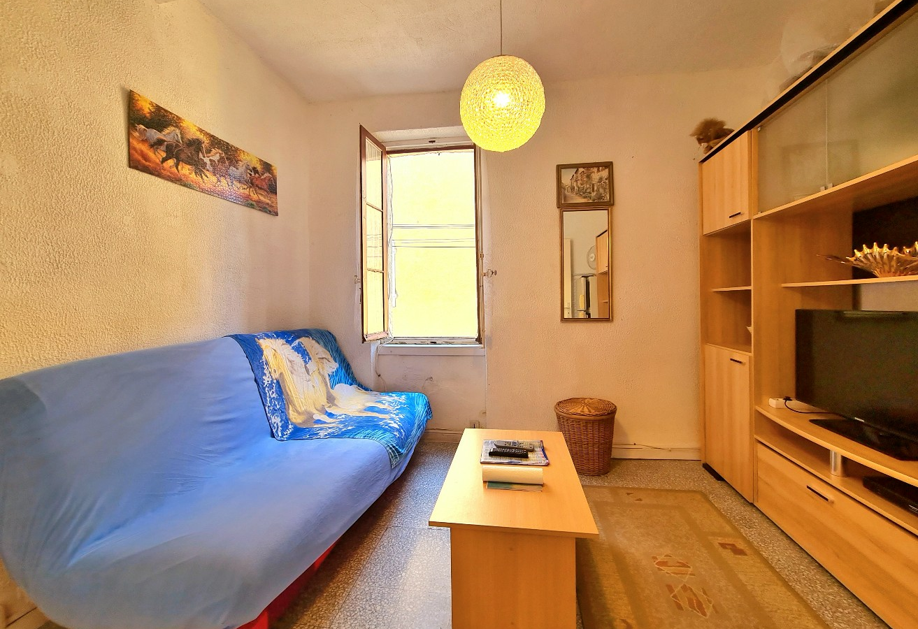 4-bedroom House In Autignac, France (70 M²)