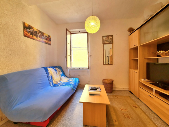 4-bedroom House In Autignac, France (70 M²)