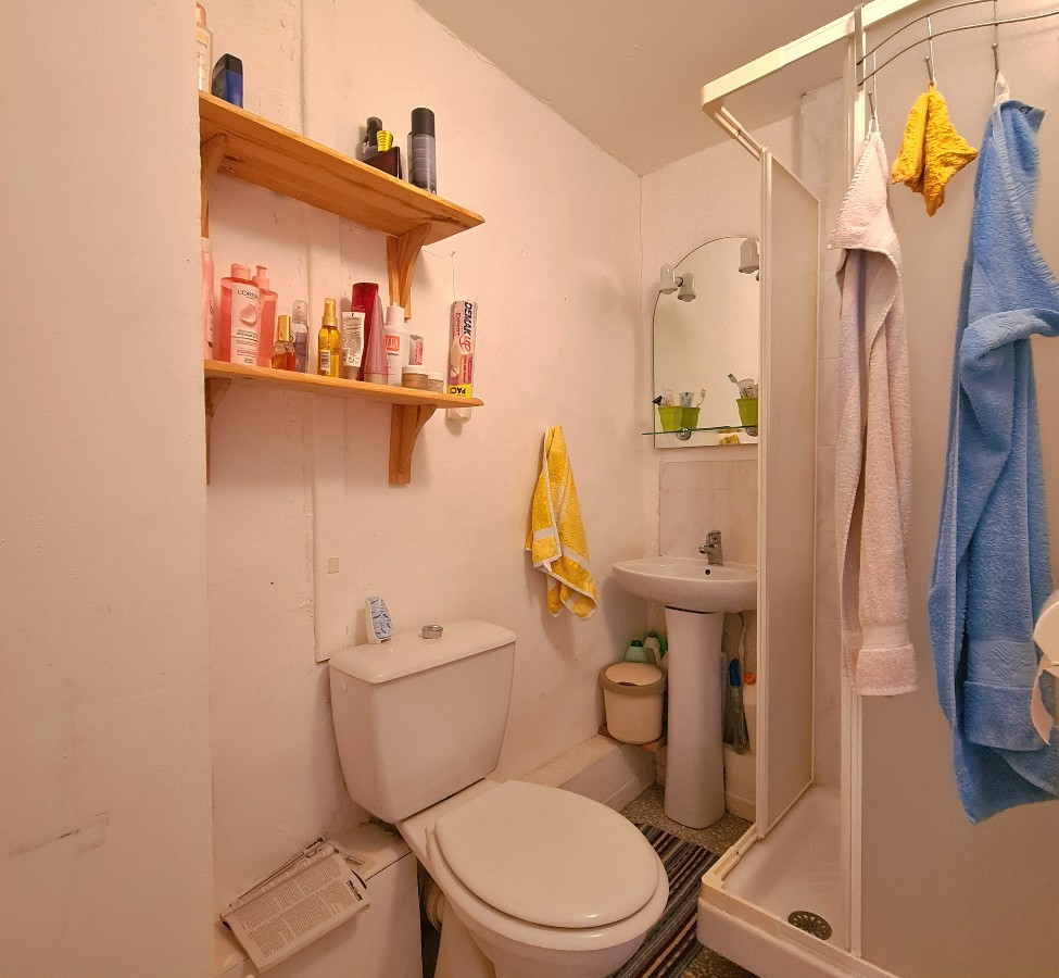 4-bedroom House In Autignac, France (70 M²)