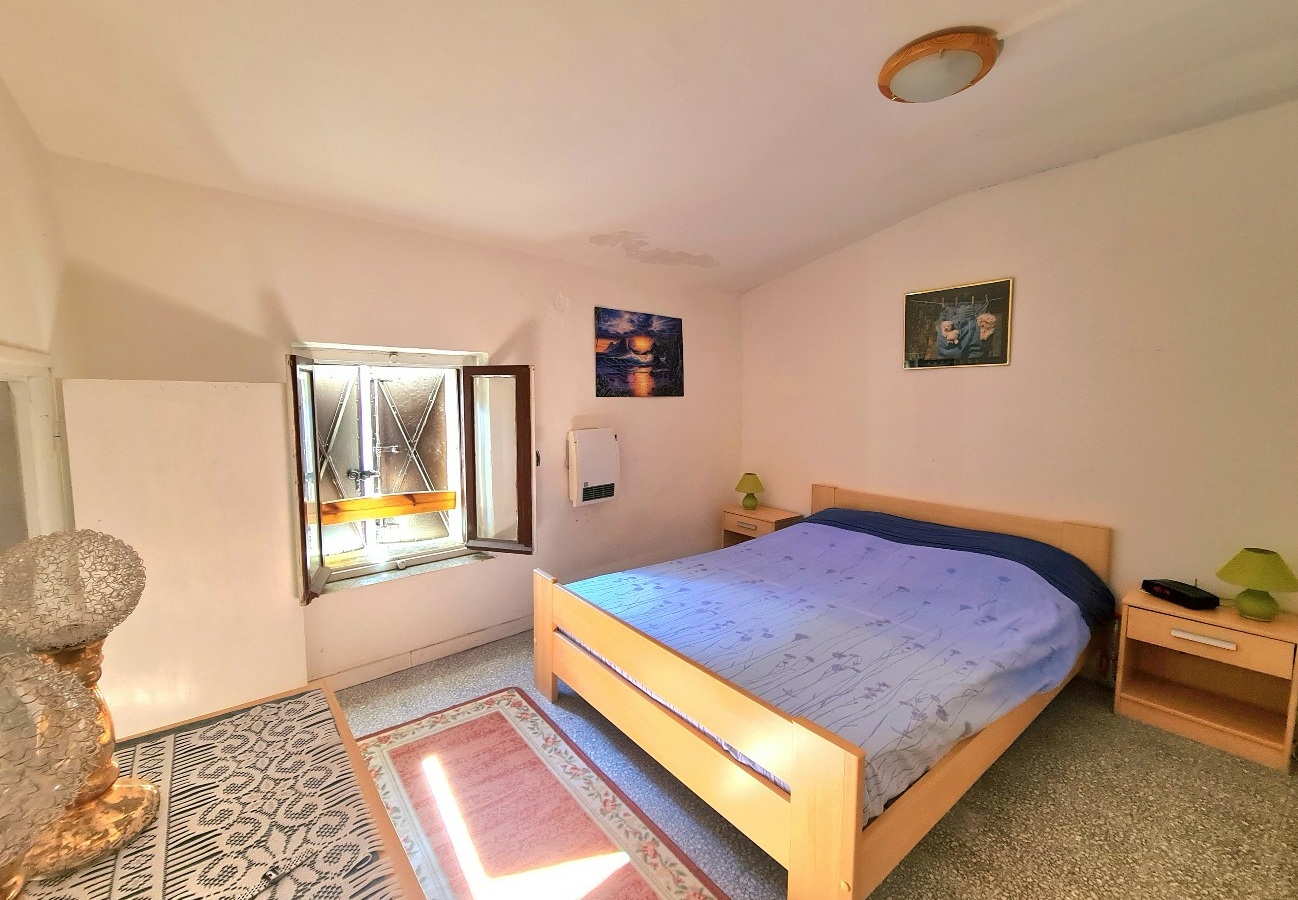 4-bedroom House In Autignac, France (70 M²)