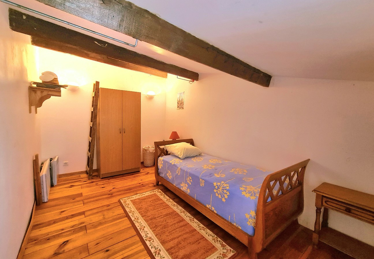 4-bedroom House In Autignac, France (70 M²)