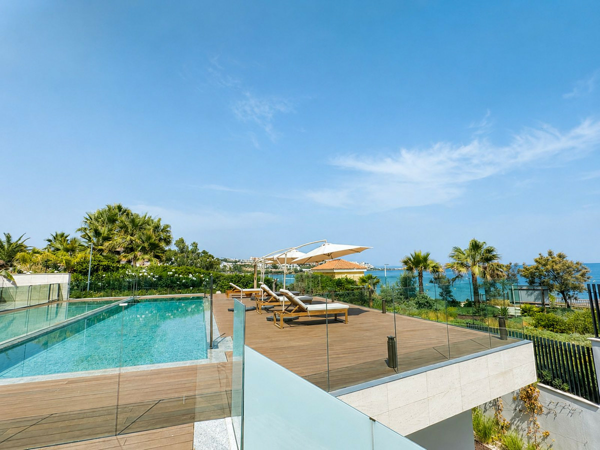 2-bedroom Apartment In Estepona, Spain (120 M²)