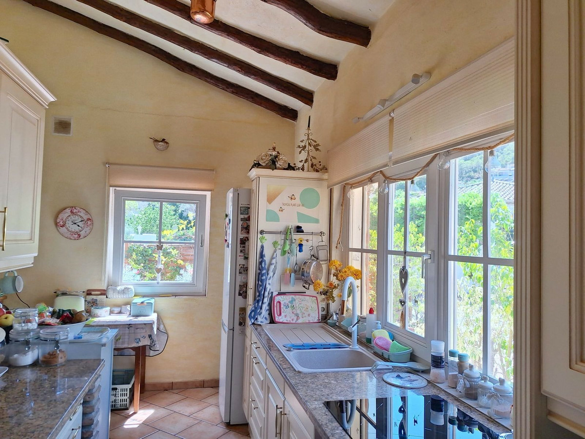 2-bedroom House In Benahavís, Spain (96 M²)