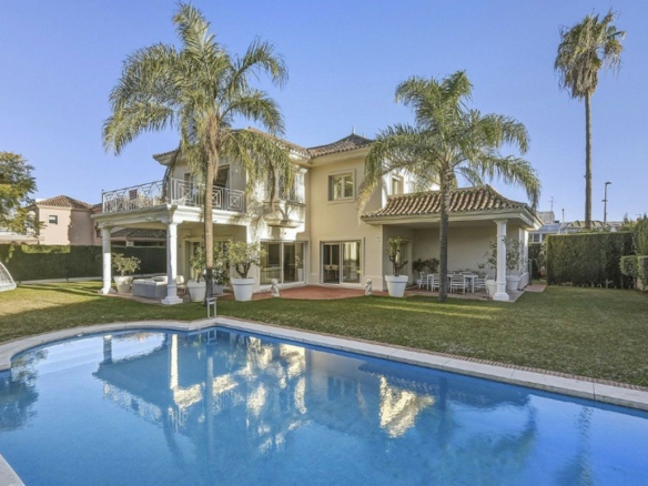 5-bedroom House In Guadalmina Alta, Spain (357 M²)