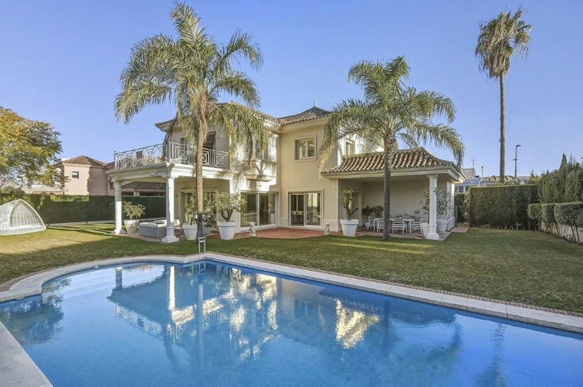 5-bedroom House In Guadalmina Alta, Spain (357 M²)