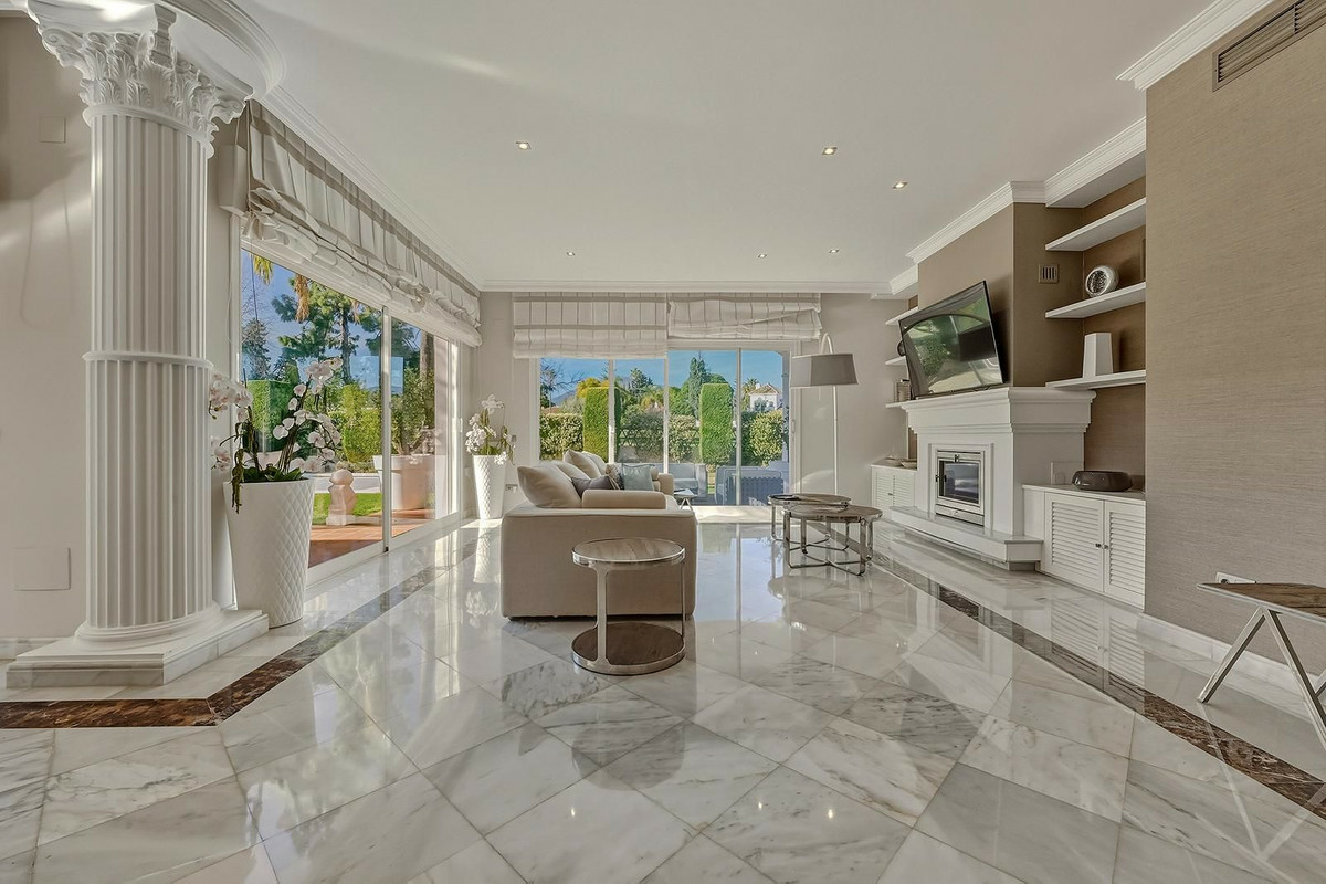5-bedroom House In Guadalmina Alta, Spain (357 M²)