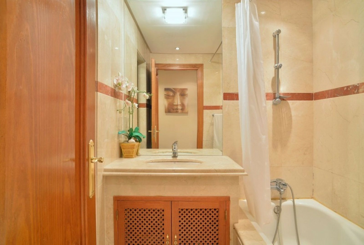 3-bedroom Apartment In Costalita, Spain (188 M²)
