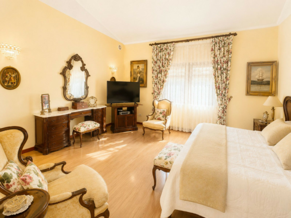 5-bedroom House In Estepona, Spain (450 M²)