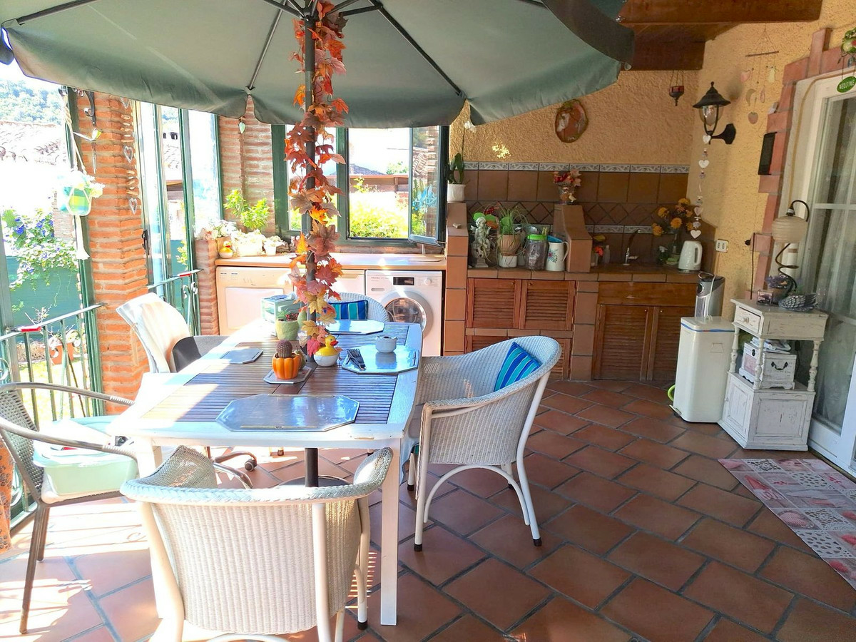 2-bedroom House In Benahavís, Spain (96 M²)