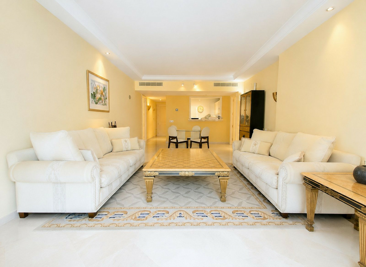 Apartment – Middle Floor Apartment In New Golden Mile