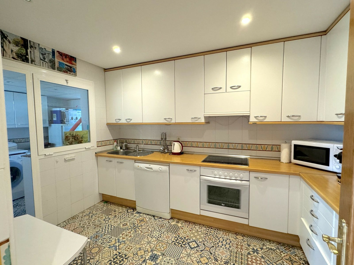 3-bedroom Apartment In Costalita, Spain (188 M²)
