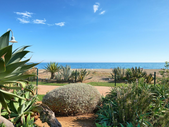 3-bedroom Apartment In Costalita, Spain (188 M²)