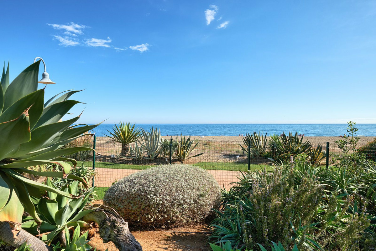 3-bedroom Apartment In Costalita, Spain (188 M²)