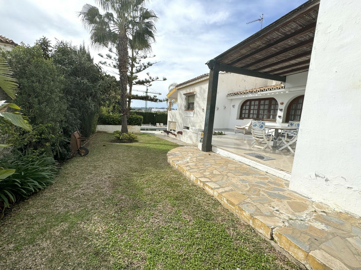 5-bedroom House In Estepona, Spain (450 M²)