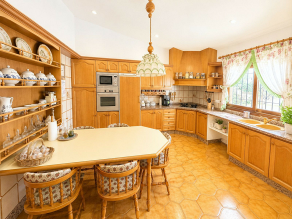 5-bedroom House In Estepona, Spain (450 M²)