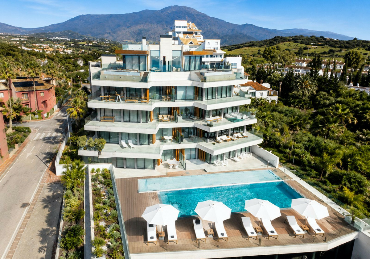 2-bedroom Apartment In Estepona, Spain (120 M²)