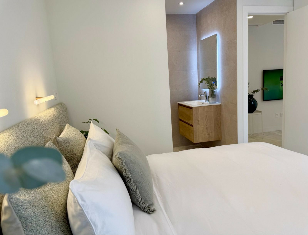 ShowFeedImage-a5b96a 2-bedroom Property In Malagueta, Spain (71 M²)