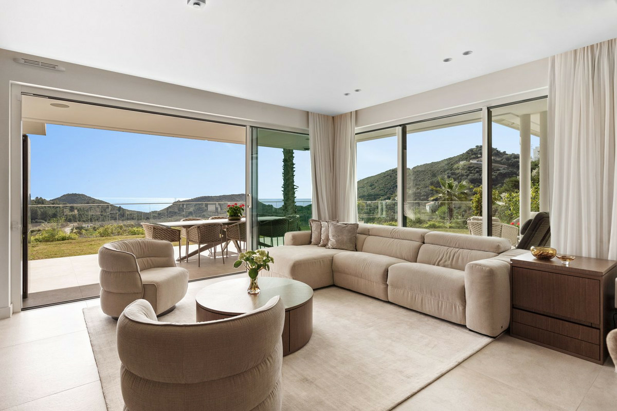 3-bedroom Apartment In Ojén, Spain (157 M²)