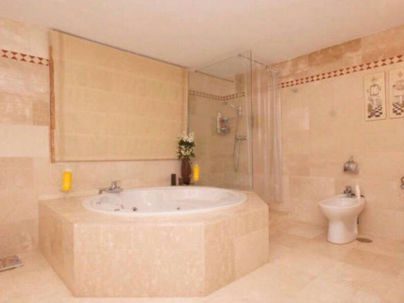 4-bedroom Apartment In Nueva Andalucía, Spain (202 M²)