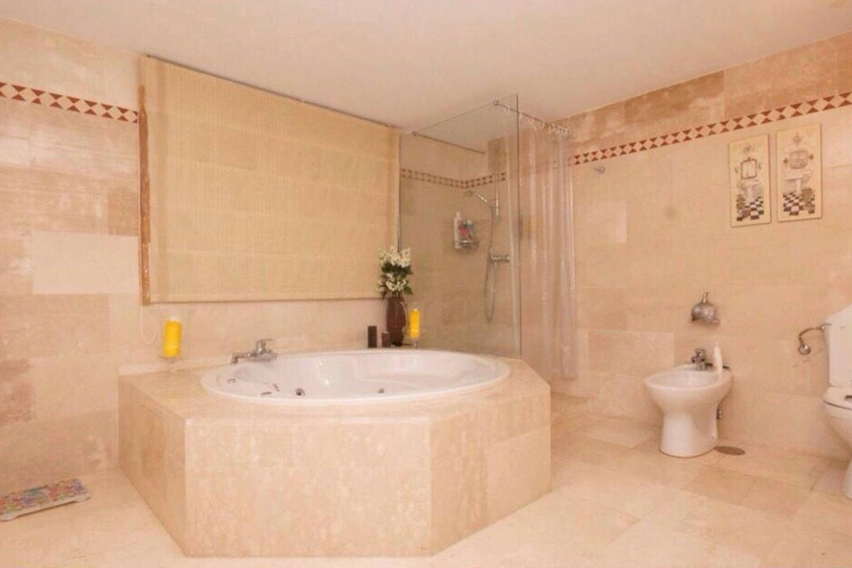 4-bedroom Apartment In Nueva Andalucía, Spain (202 M²)
