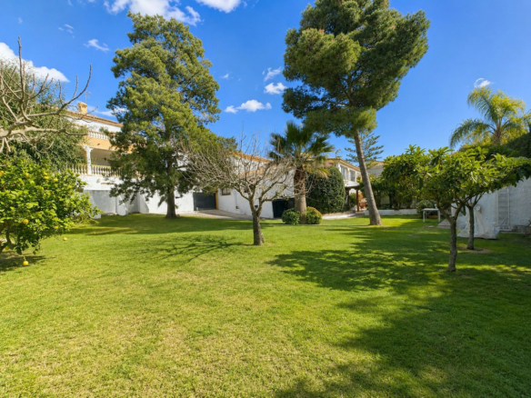 5-bedroom House In Estepona, Spain (450 M²)