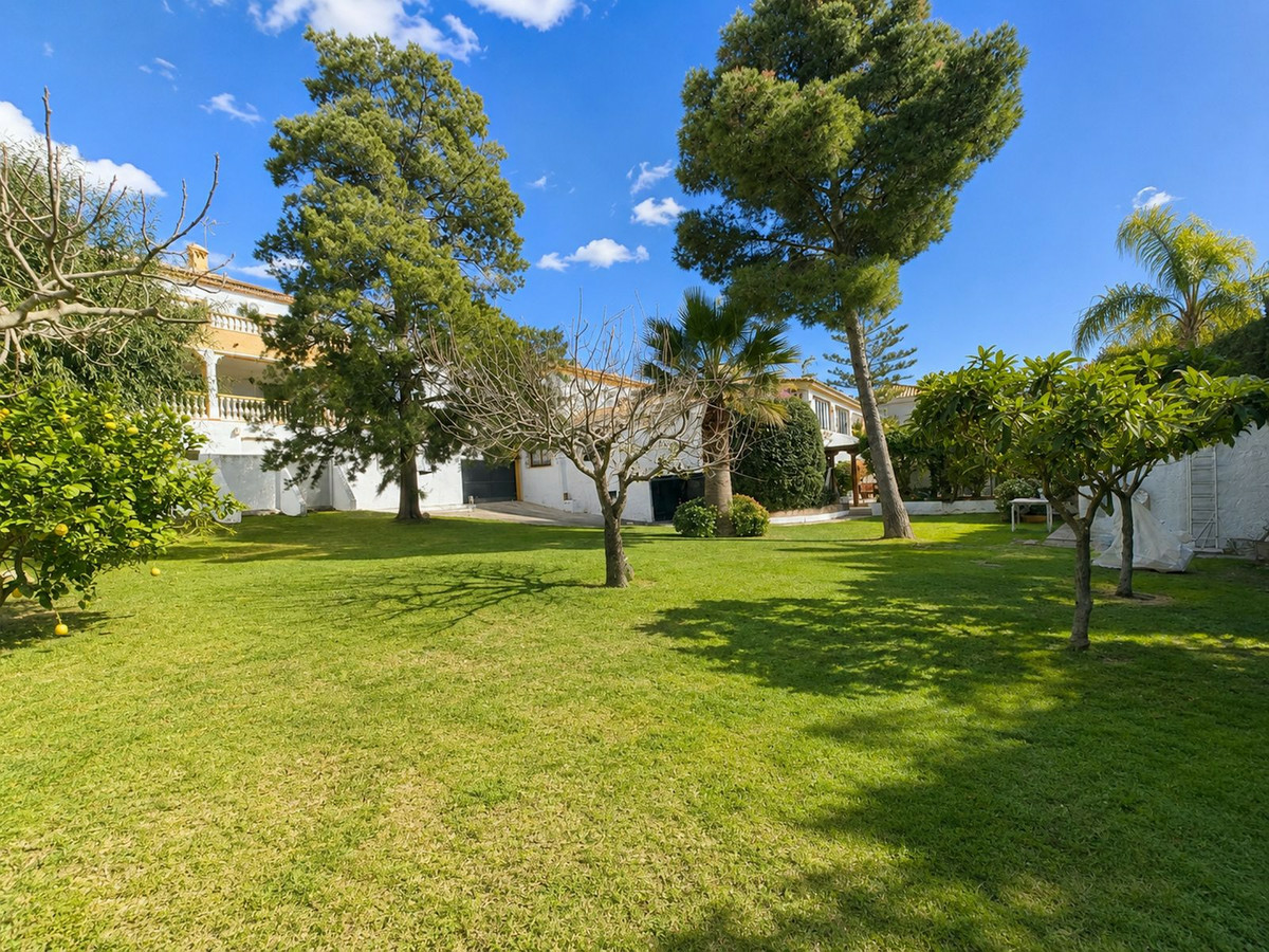 5-bedroom House In Estepona, Spain (450 M²)