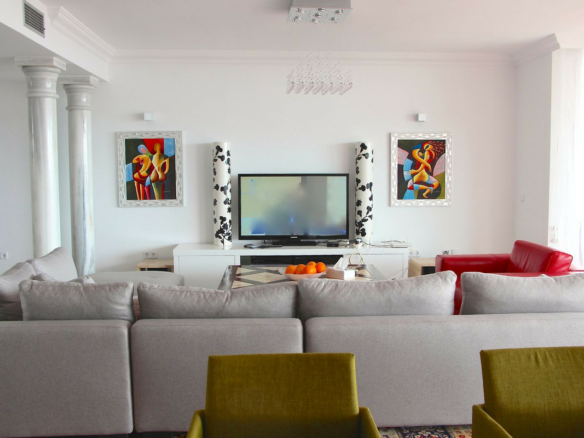 4-bedroom Apartment In Nueva Andalucía, Spain (202 M²)