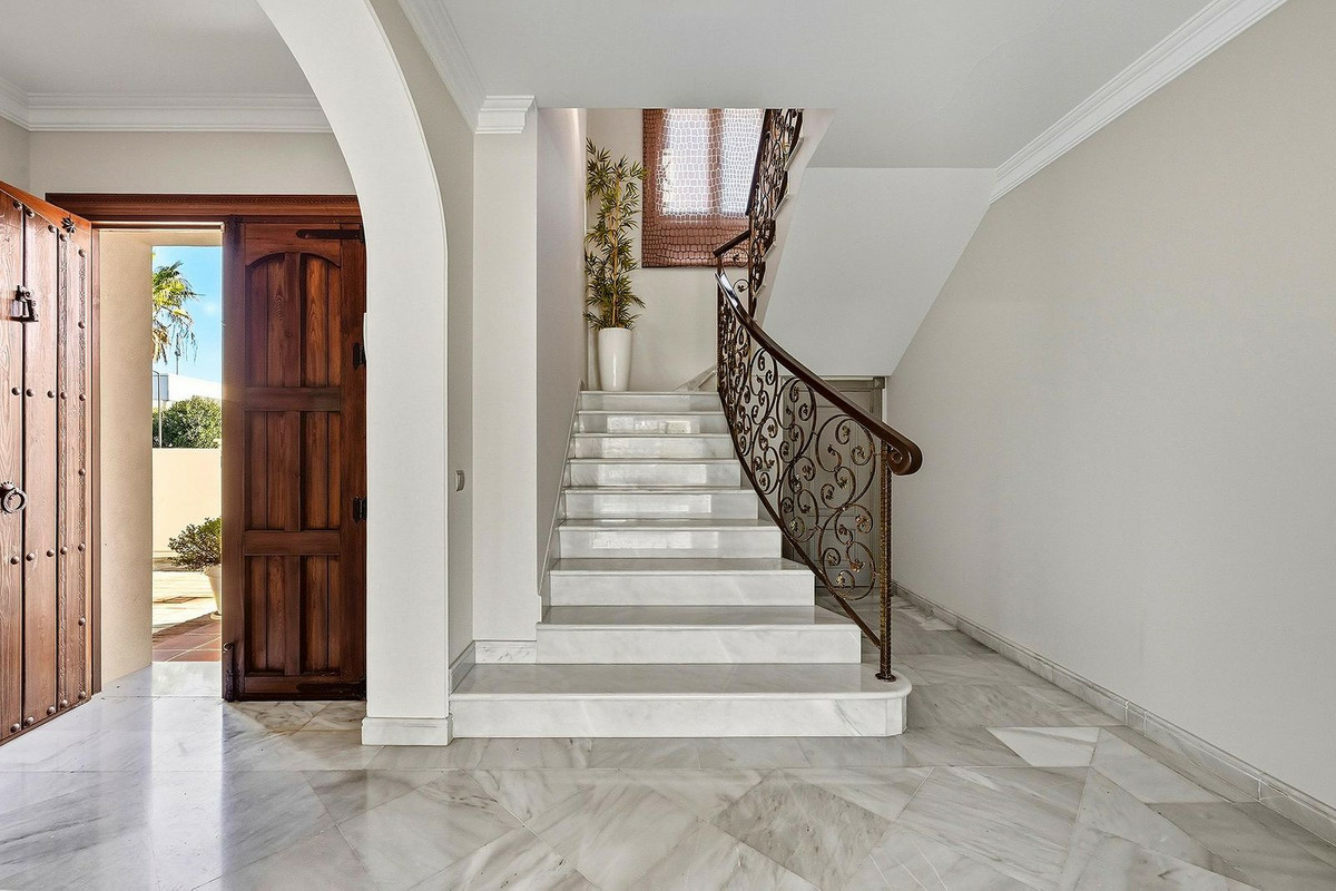 5-bedroom House In Guadalmina Alta, Spain (357 M²)