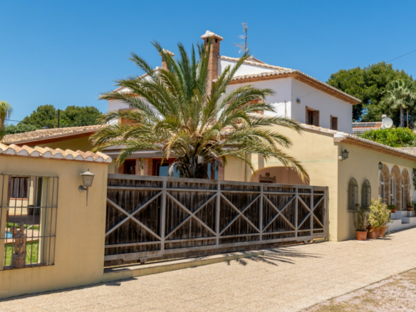 3-bedroom Villa In Jávea, Spain (332 M²)