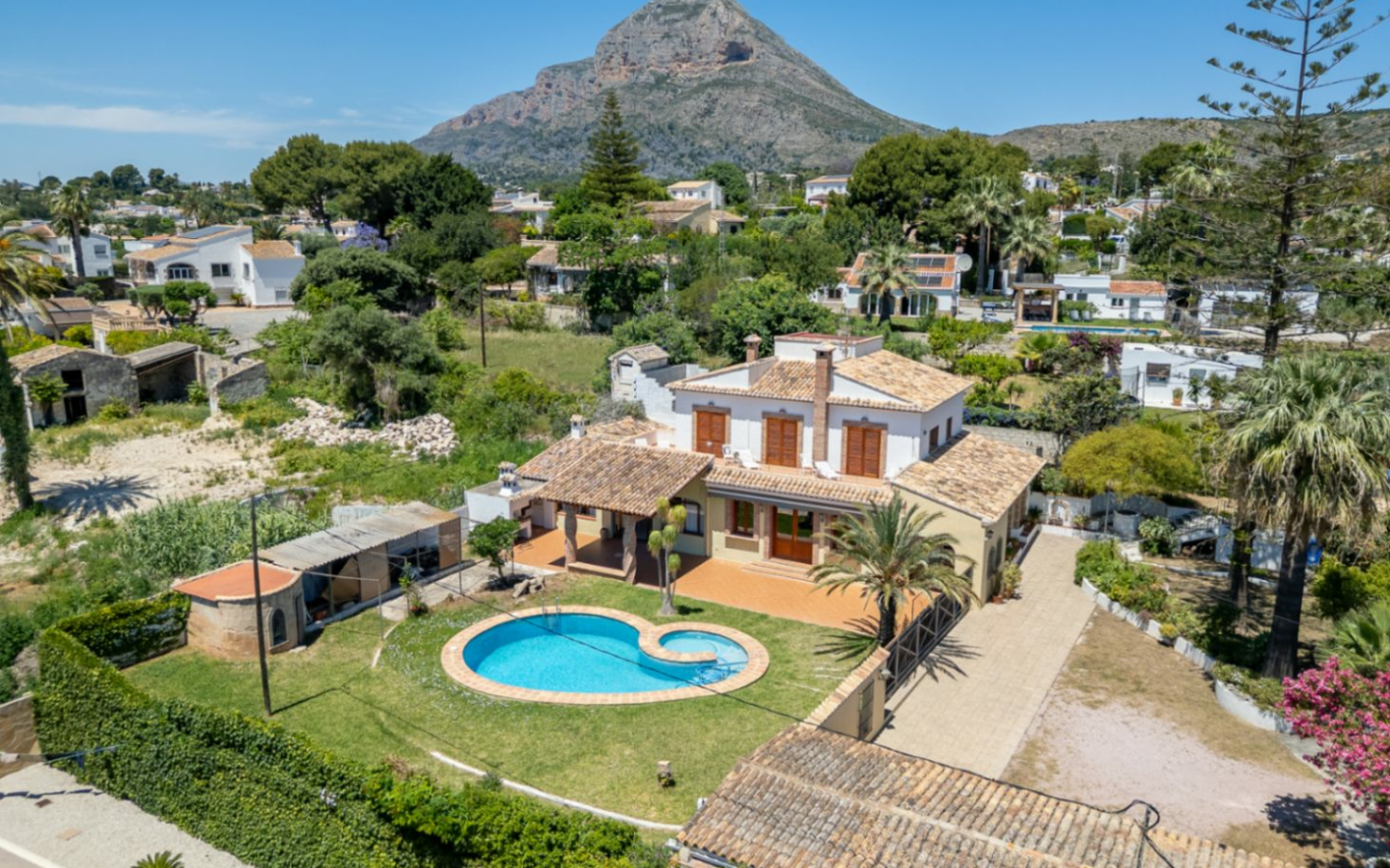 3-bedroom Villa In Jávea, Spain (332 M²)
