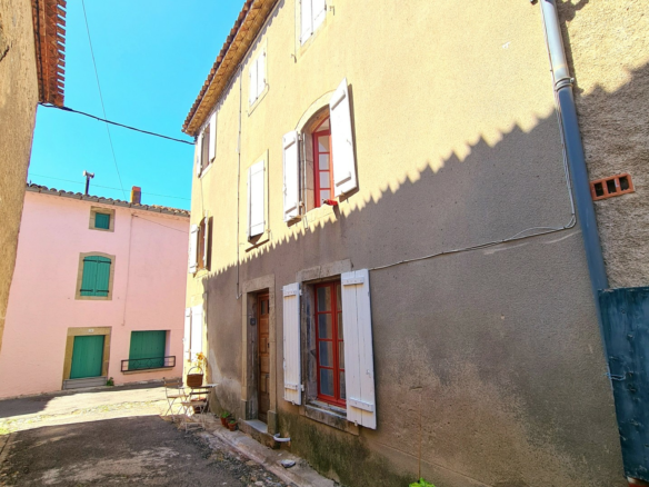 4-bedroom House In Caunes Minervois, France (102 M²)