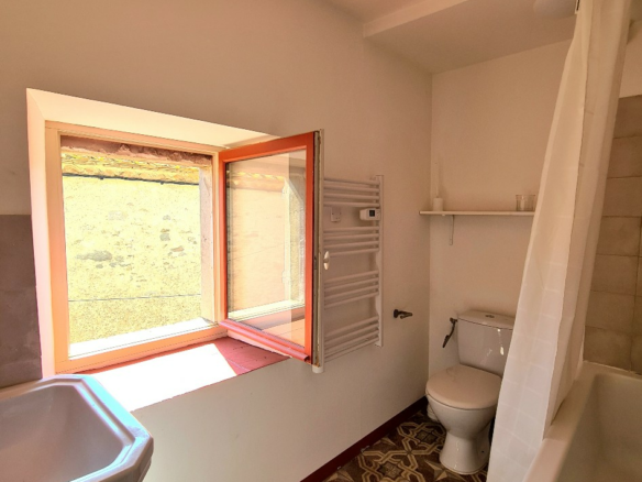 4-bedroom House In Caunes Minervois, France (102 M²)