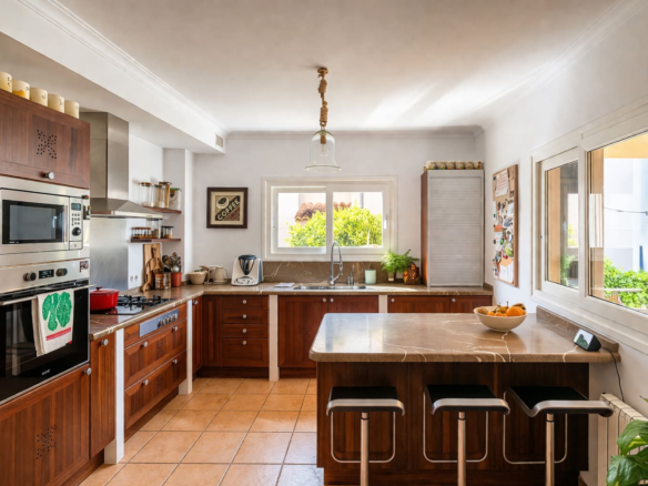 4-bedroom Villa In Marratxí, Spain (318 M²)