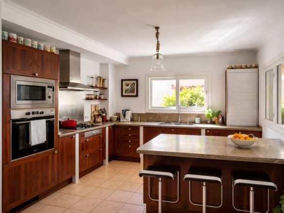 4-bedroom Villa In Marratxí, Spain (318 M²)