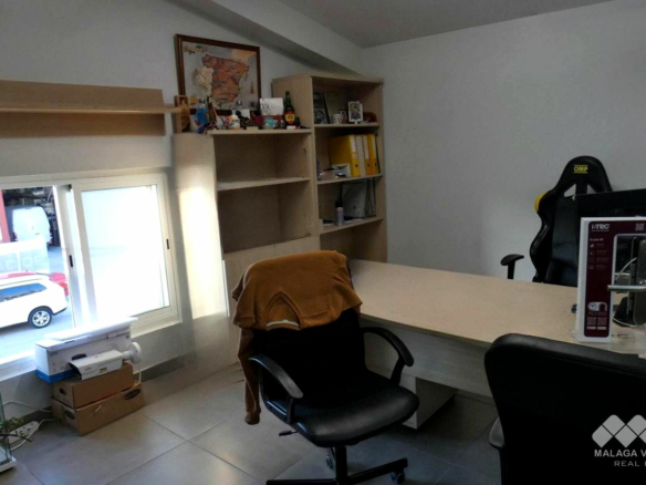 5-bedroom Industrial In Alhaurín De La Torre, Spain (140 M²)