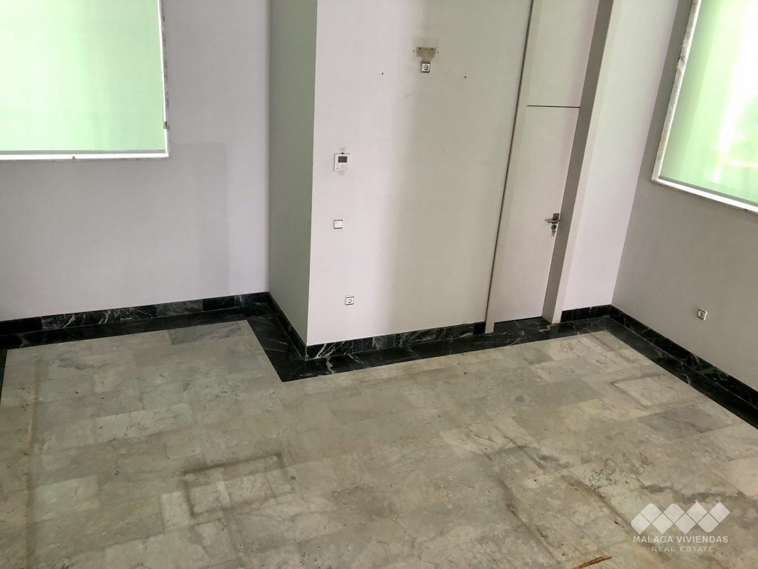 3-bedroom Shop In Torremolinos, Spain (260 M²)