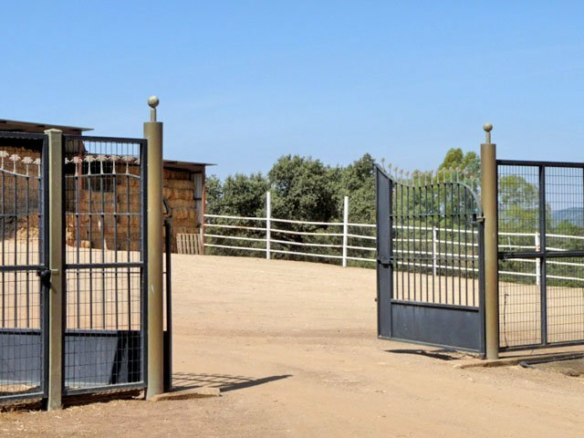 9-bedroom Finca In Espiel, Spain (500 M²)