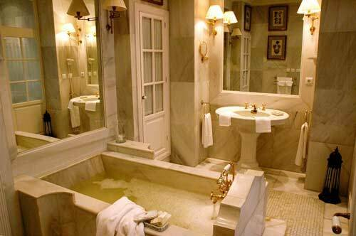 25-bedroom Property In Sevilla, Spain (4.500 M²)
