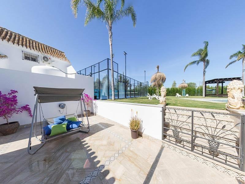 7-bedroom Finca In Las Cabezas De San Juan, Spain (2.100 M²)