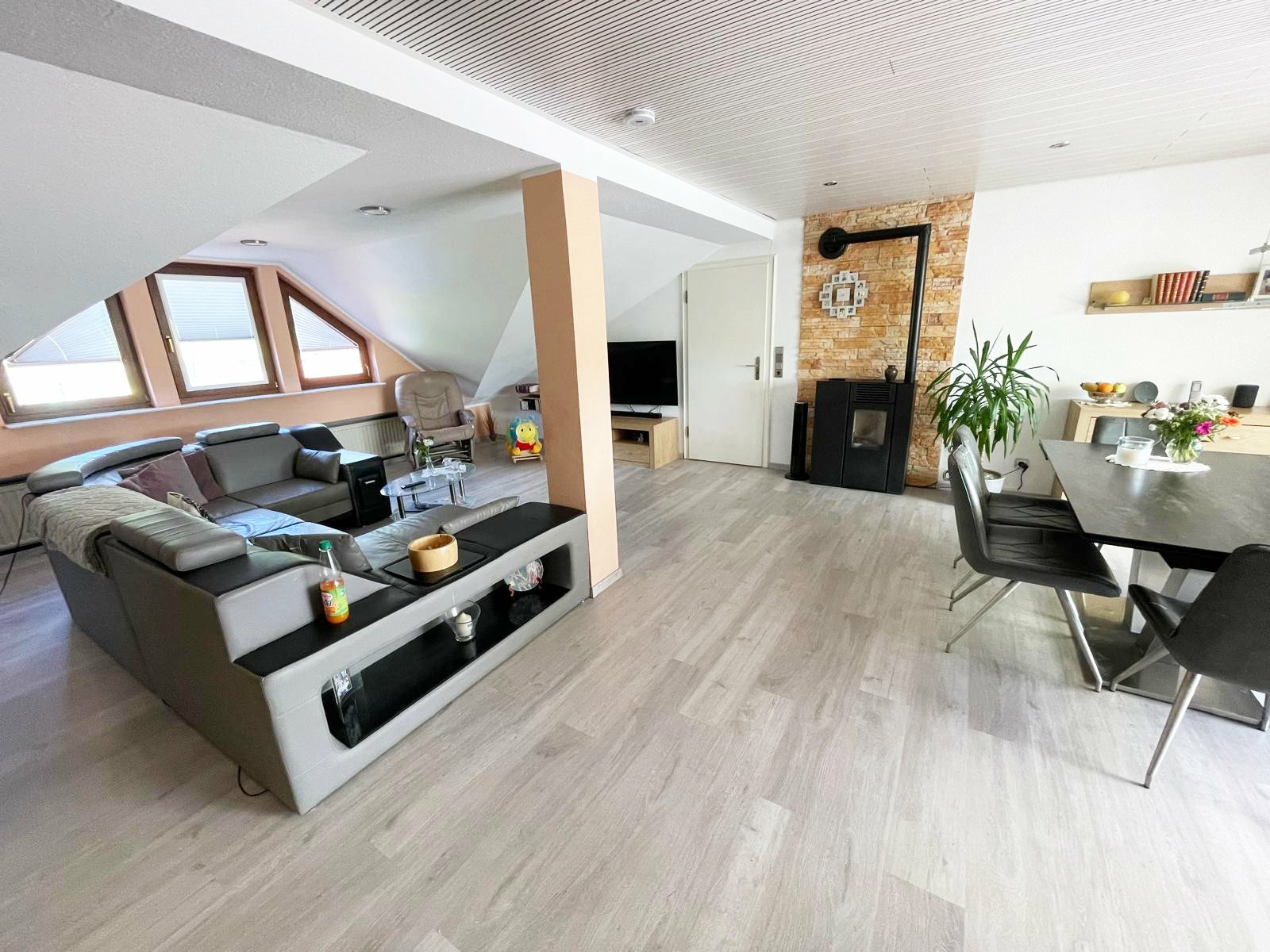 immobilie53306-2601-osthessen-landkreis-fulda-36154-hosenfeld-grosses-wohnhaus-mit-einliegerwohnung-pferdestall-zu-verkaufen-g-85ada3 5-bedroom Country House In Hosenfeld, Germany (330 M²)