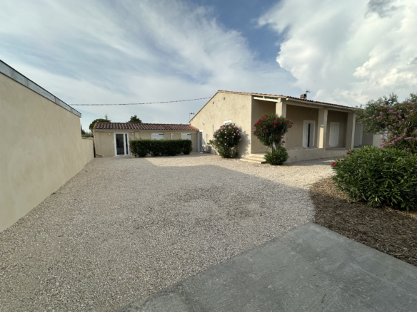 Renovated Villa In The Heart Of Provence, On The Doorstep Of Avignon. 175 Sq M Plus Self-contained One-bedroom Annexe