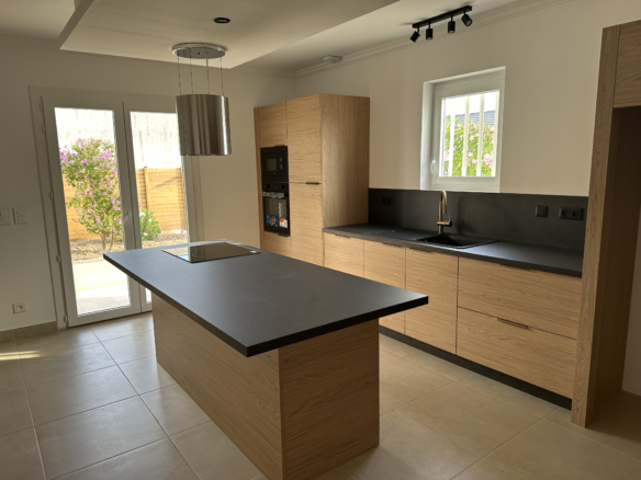 Renovated Villa In The Heart Of Provence, On The Doorstep Of Avignon. 175 Sq M Plus Self-contained One-bedroom Annexe