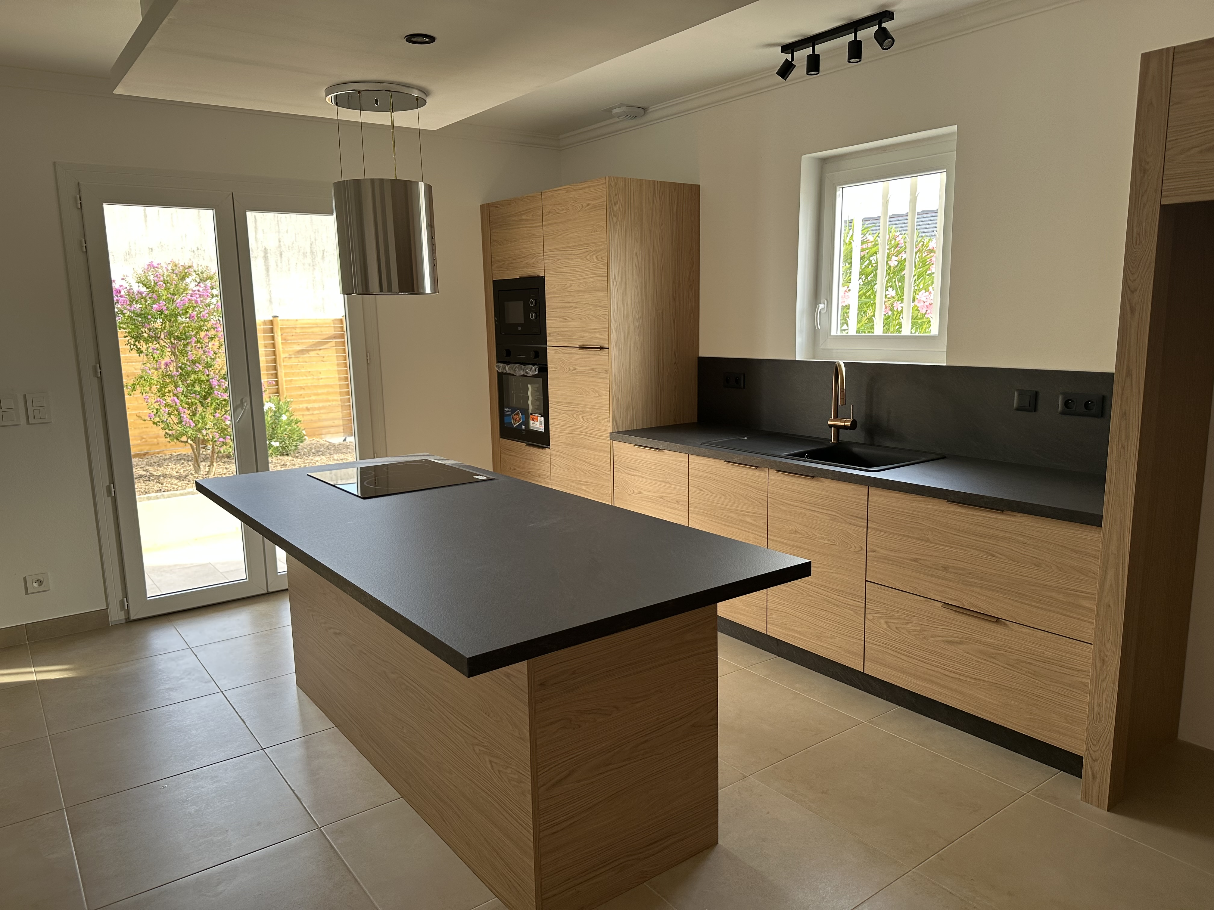 Renovated Villa In The Heart Of Provence, On The Doorstep Of Avignon. 175 Sq M Plus Self-contained One-bedroom Annexe