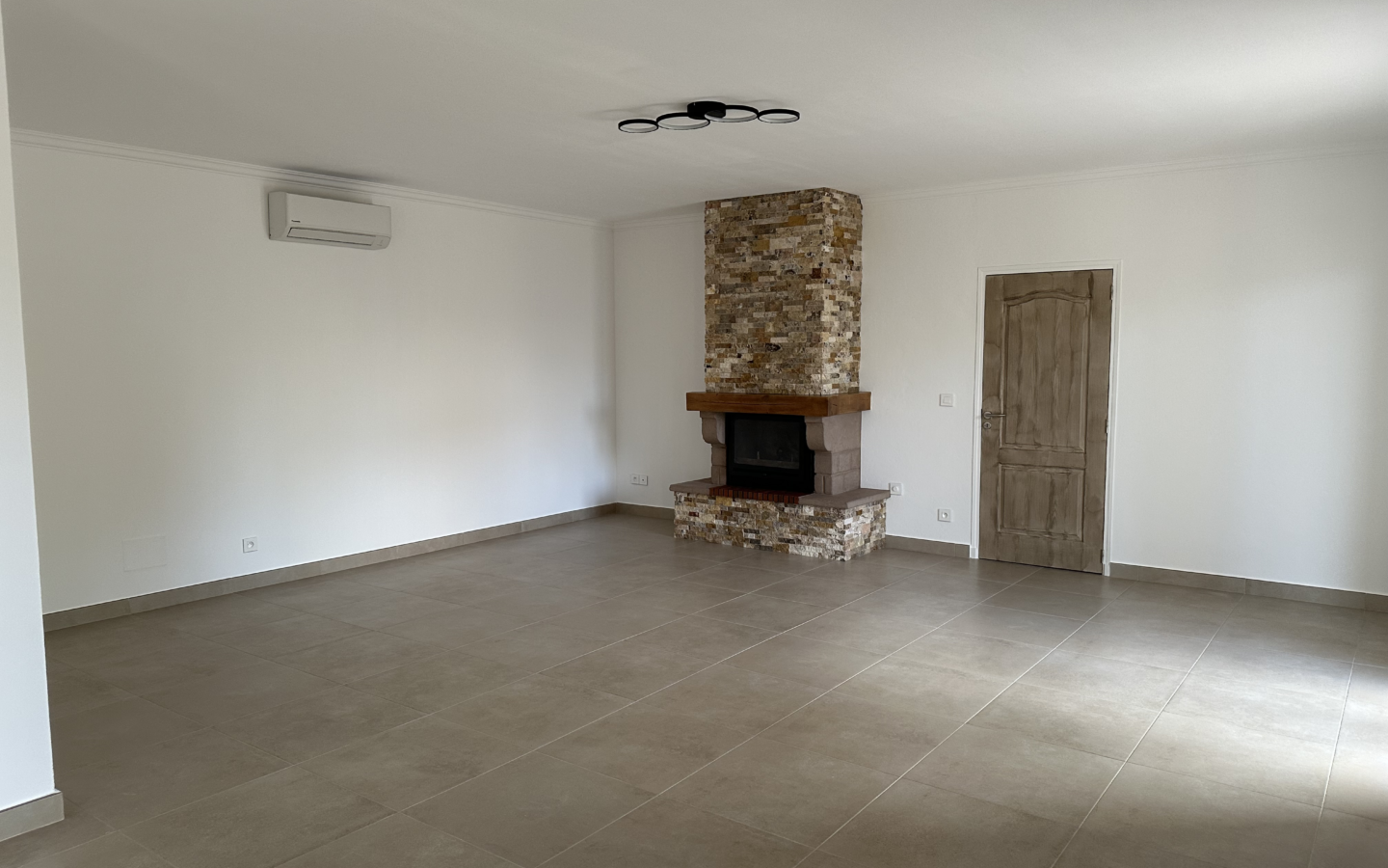 Renovated Villa In The Heart Of Provence, On The Doorstep Of Avignon. 175 Sq M Plus Self-contained One-bedroom Annexe