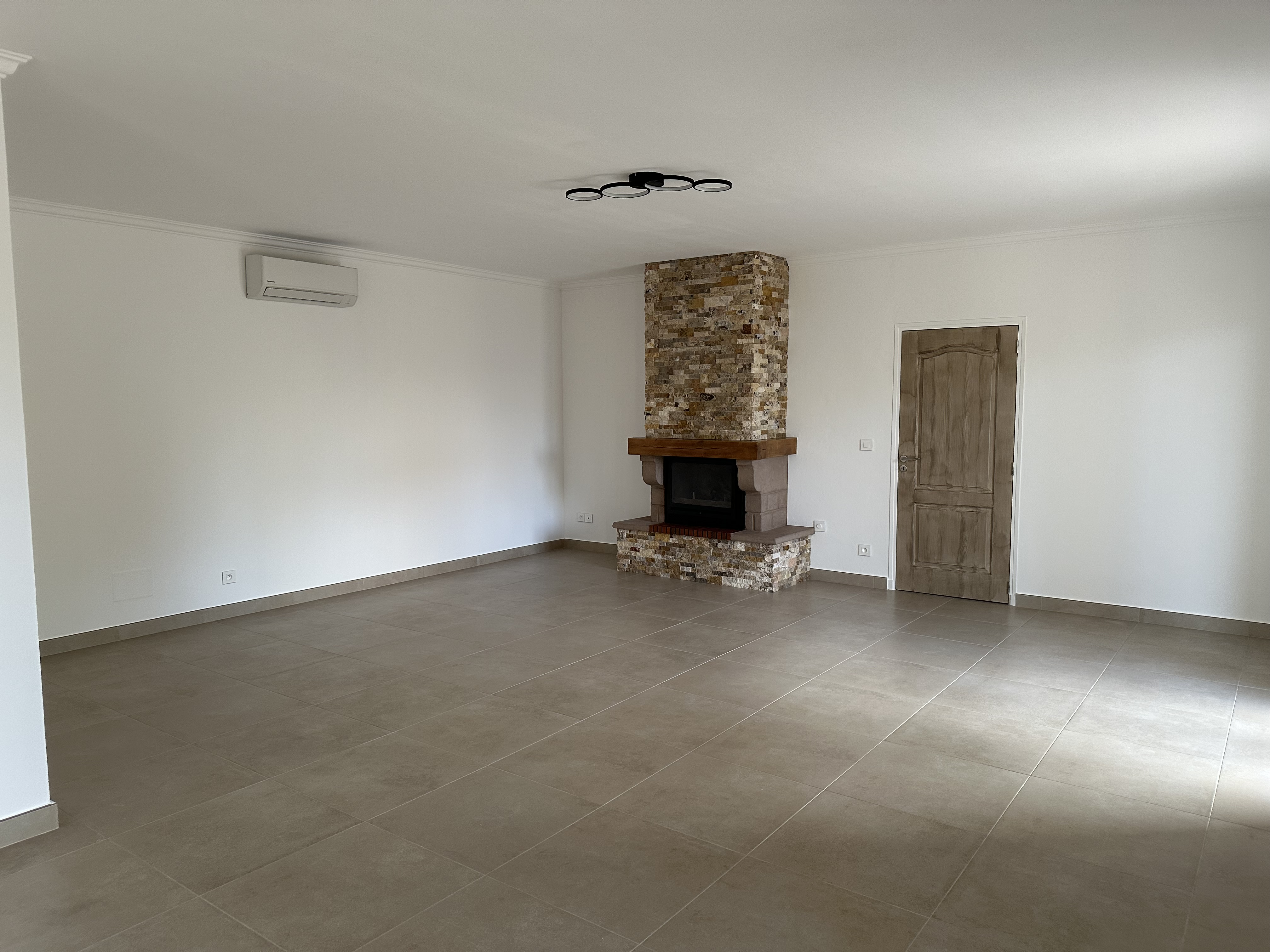 Renovated Villa In The Heart Of Provence, On The Doorstep Of Avignon. 175 Sq M Plus Self-contained One-bedroom Annexe