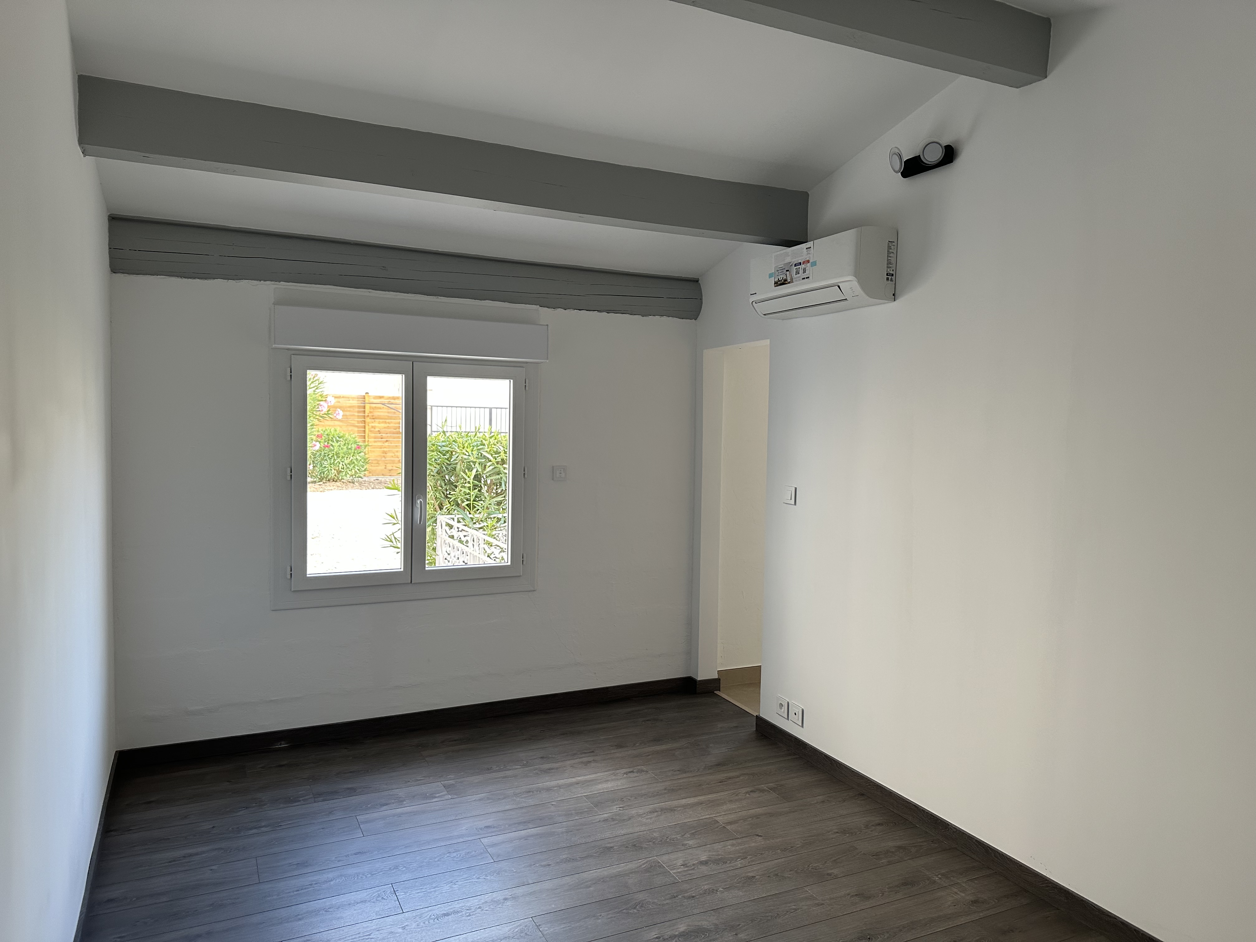 Renovated Villa In The Heart Of Provence, On The Doorstep Of Avignon. 175 Sq M Plus Self-contained One-bedroom Annexe