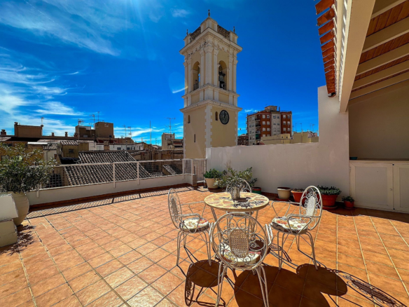 5-bedroom Townhouse In Almansa, Spain (360 M²)