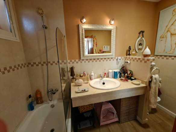2-bedroom Atico In Calahonda, Spain (185 M²)