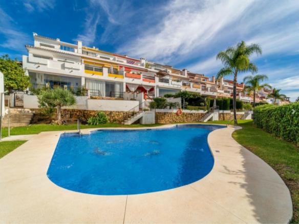 3-bedroom Townhouse In Rio Real, Spain (208 M²)